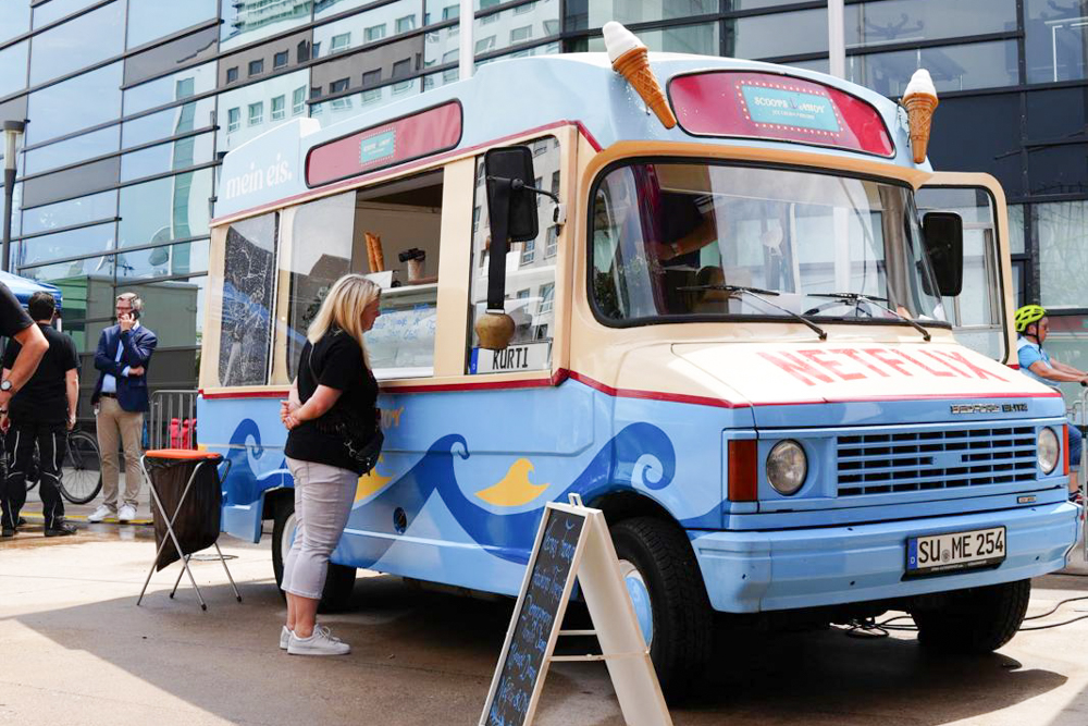 Eis Catering Mitarbeiterveranstaltung Eiswagen mein eis Branding Stranger Things Mein Eis Oldtimer Bedford Köln Bonn Düsseldorf