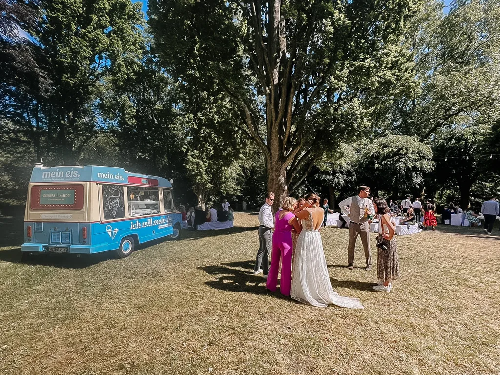 Geburtstag_weitere Events_Hochzeit Eis Catering Firmenveranstaltung Eiswagen Mein Eis Oldtimer Speiseeis Köln Bonn Düsseldorf
