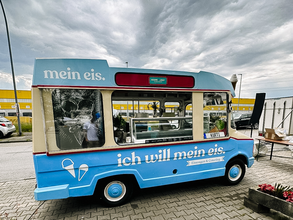 Eiswagen mieten mein eis Catering Oldtimer Bedford Koeln Bonn duesseldorf