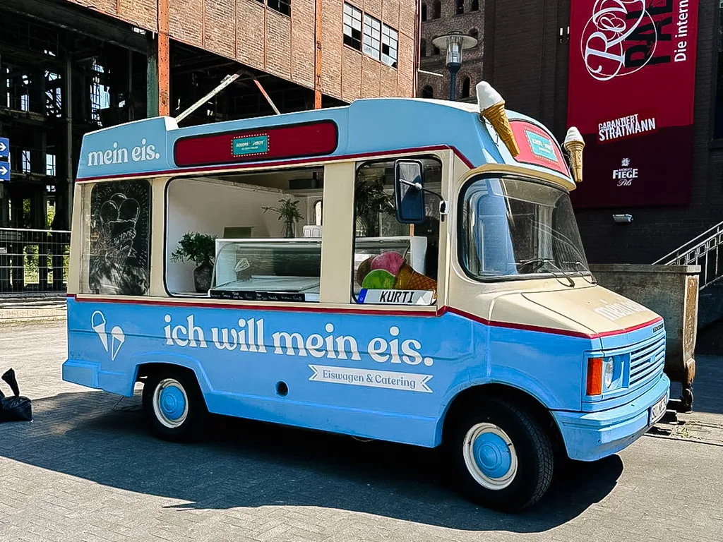 Fahrzeuge_Eiswmobil mieten_Eiswagen Eiswagen mieten mein eis Catering Oldtimer Bedford Koeln Bonn duesseldorf