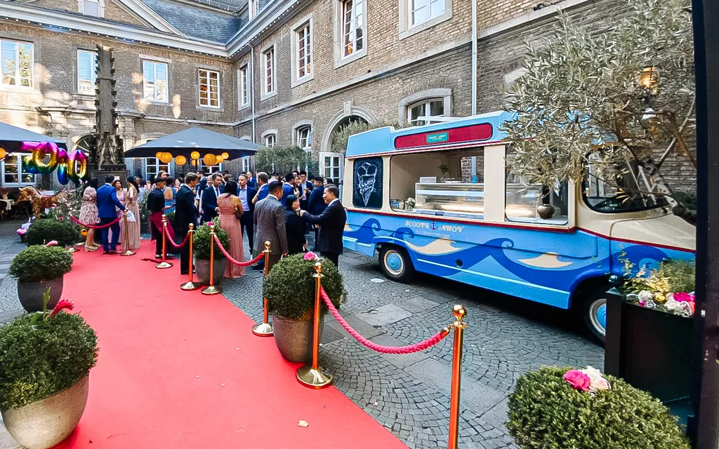 Messe_weitere Events_Firmenfeier Eis Catering Firmenveranstaltung Eiswagen Mein Eis Oldtimer Speiseeis Köln Bonn Düsseldorf