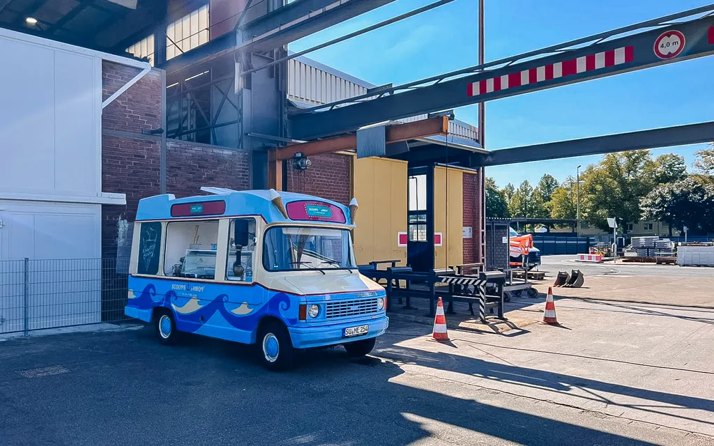 Roadshow_weitere Events_Mitarbeiter-Aktion Eis Catering Firmenveranstaltung Eiswagen Mein Eis Oldtimer Speiseeis Köln Bonn Düsseldorf