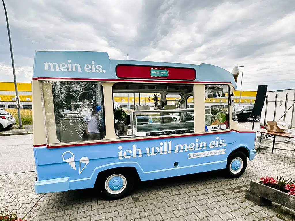Eiswagen mieten mein eis Catering Oldtimer Bedford Koeln Bonn duesseldorf